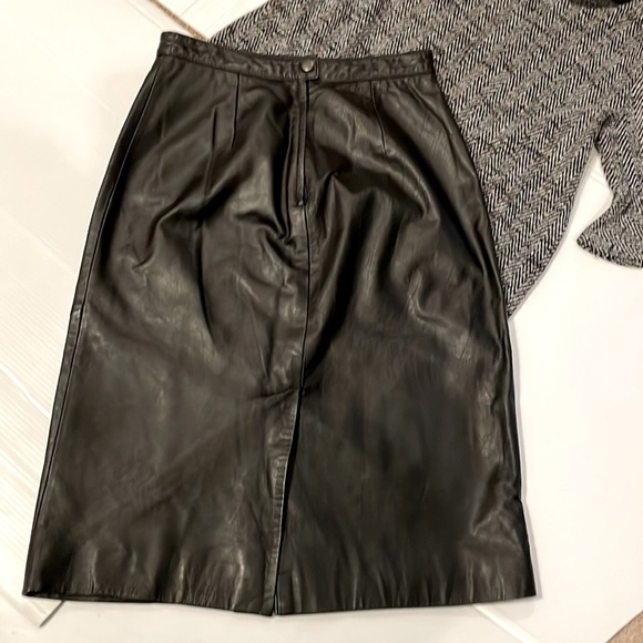 Pelle Studio Genuine Leather Skirt Fully Lined Black w/ Slit in back Size 8 EUC - Picture 8 of 15